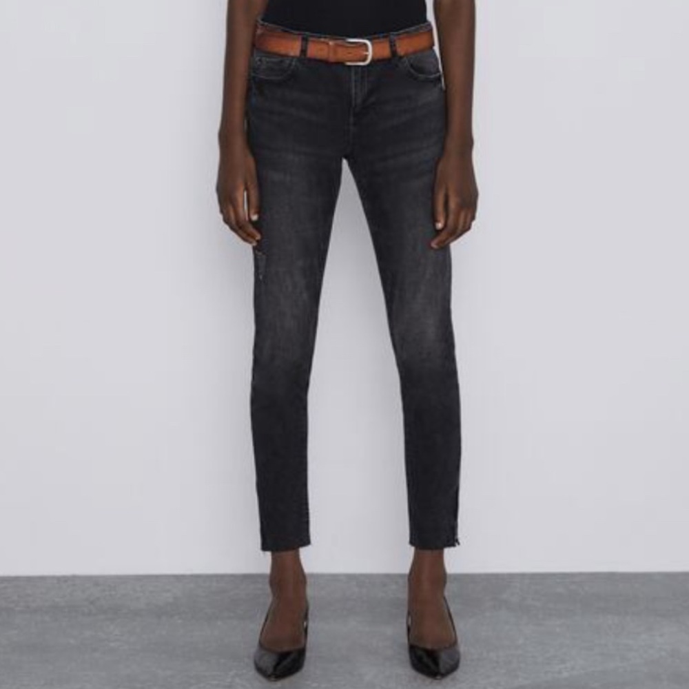 ZARA MID RISE SKINNY ZIPPER JEANS - Size: 2